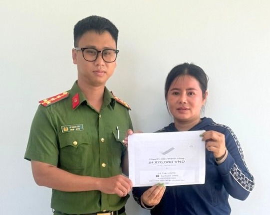 Công an phường Thành Đông: Hỗ trợ người dân nhận lại hơn 50 triệu đồng chuyển nhầm tài khoản